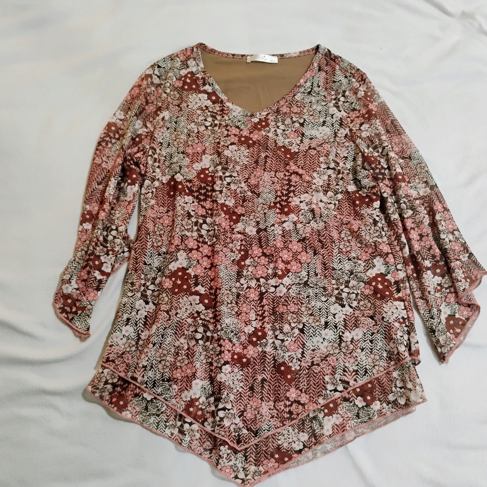 V-Neck Floral Handkerchief Hem Blouse in Rust and Pink